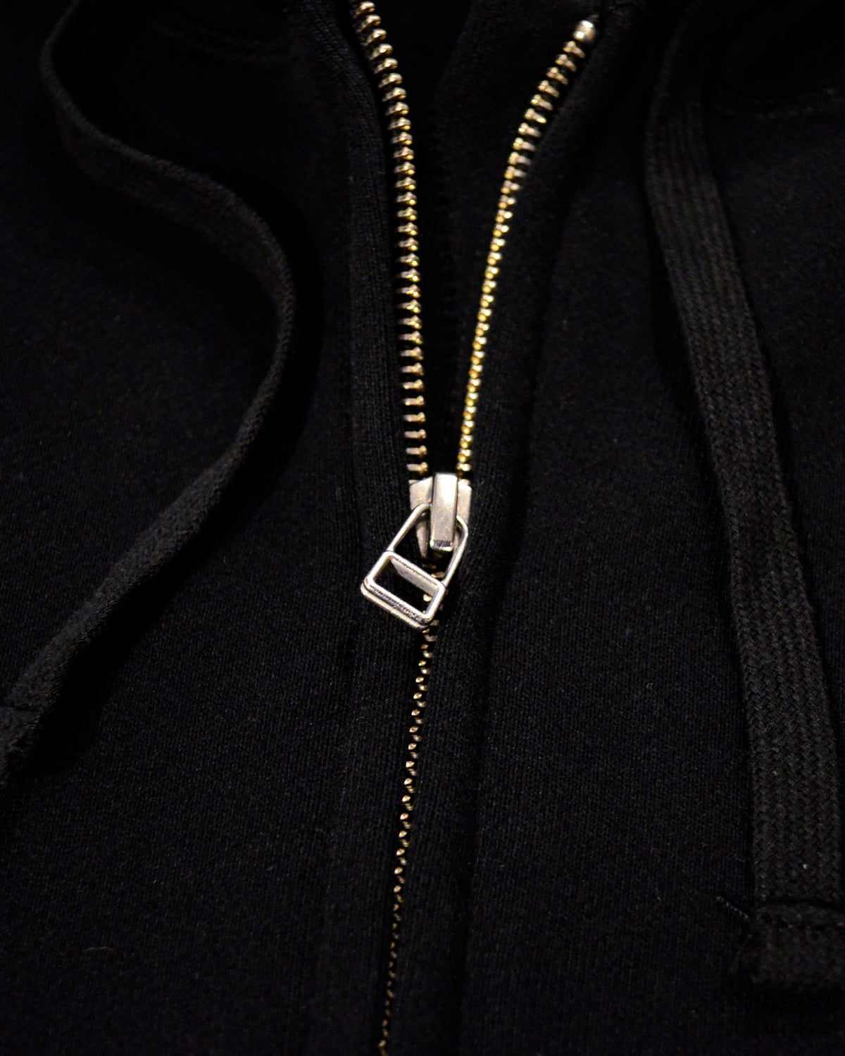 Sismo Lot 2002 Zip Hood